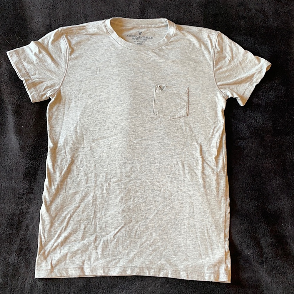 Light grey American Eagle tee